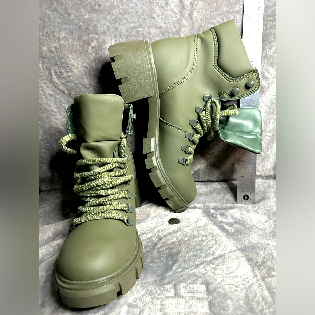 Aqua Size 9 Camo Green Color Boots Rubber Outsole